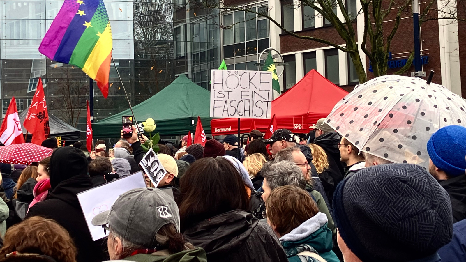 Protest gegen den Fasch8isten Björn Höcke und den AfD-Neujahresempfang im Dortmunder Rathaus